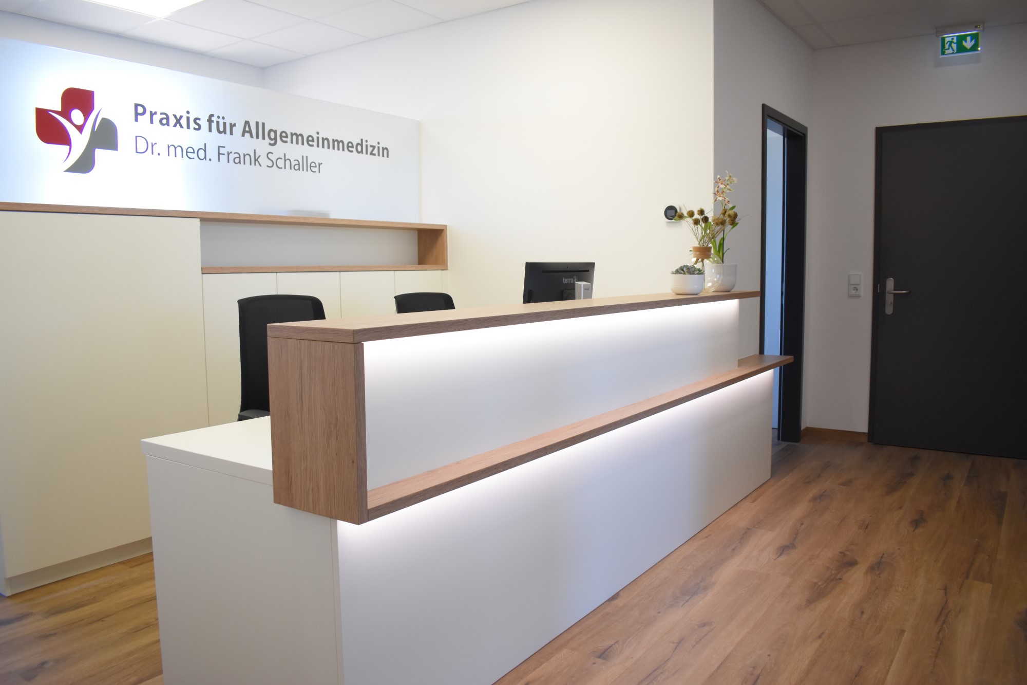 Moderne Behandlungsräume der Hausarztpraxis Dr. Schaller